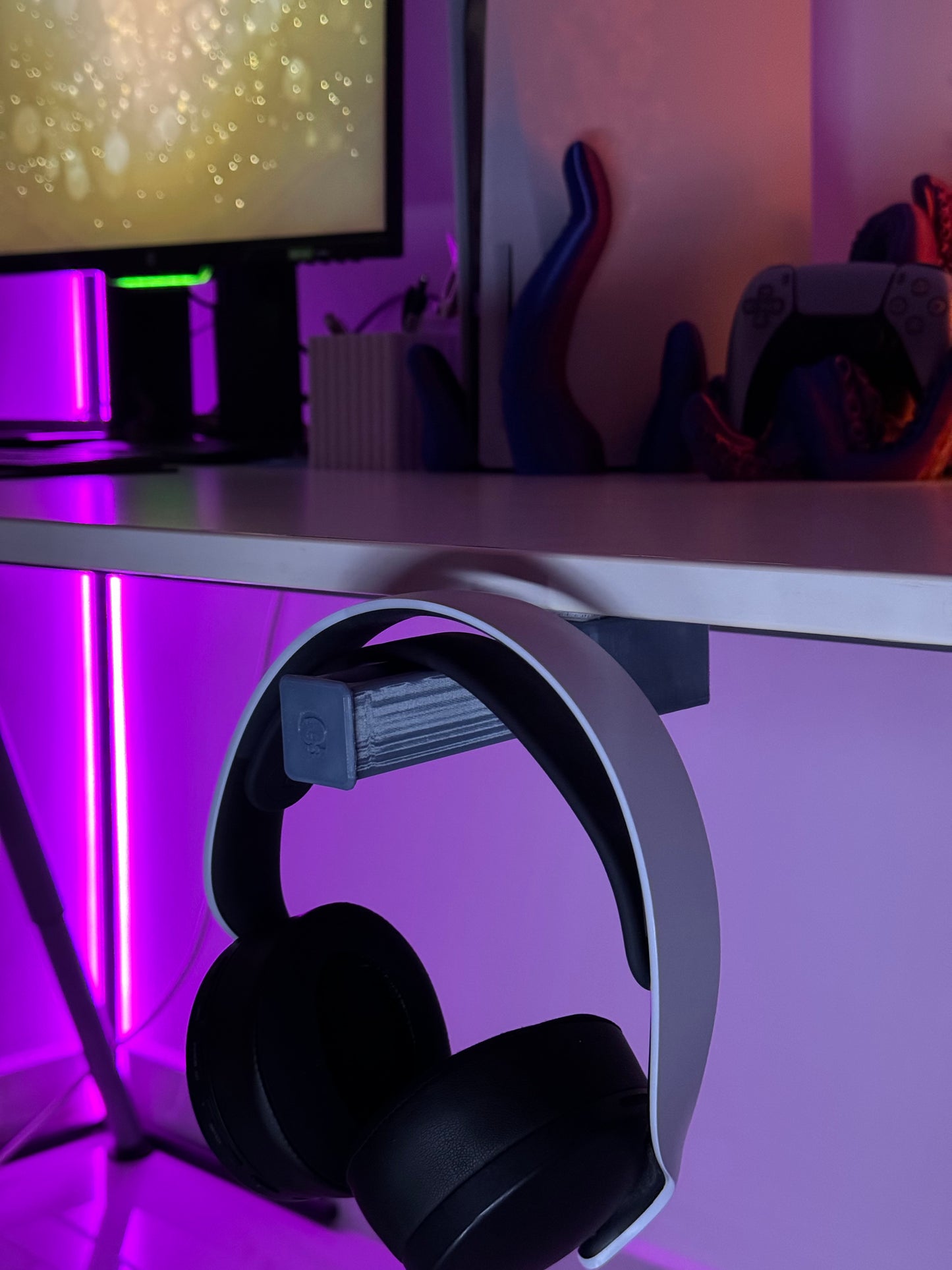 Retractable Headset Holder